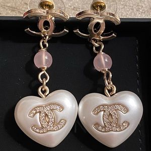 Rare Chanel 21B Heart Earrings BNIB Gorgeous!